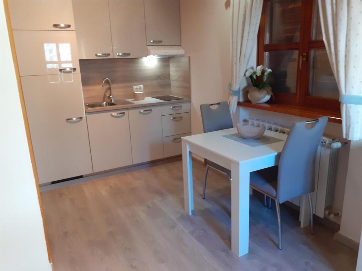 Ms Apartments Izola Eksteriør billede
